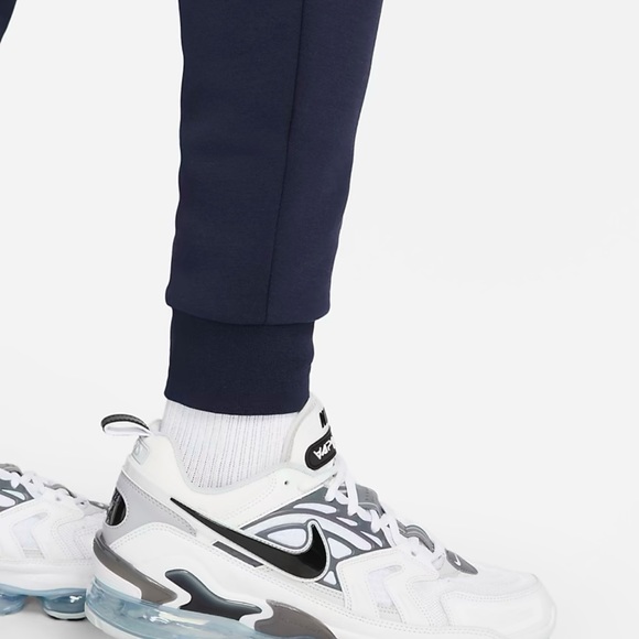 Nike Tech Fleece Jogger Pant - Picture 5 of 7